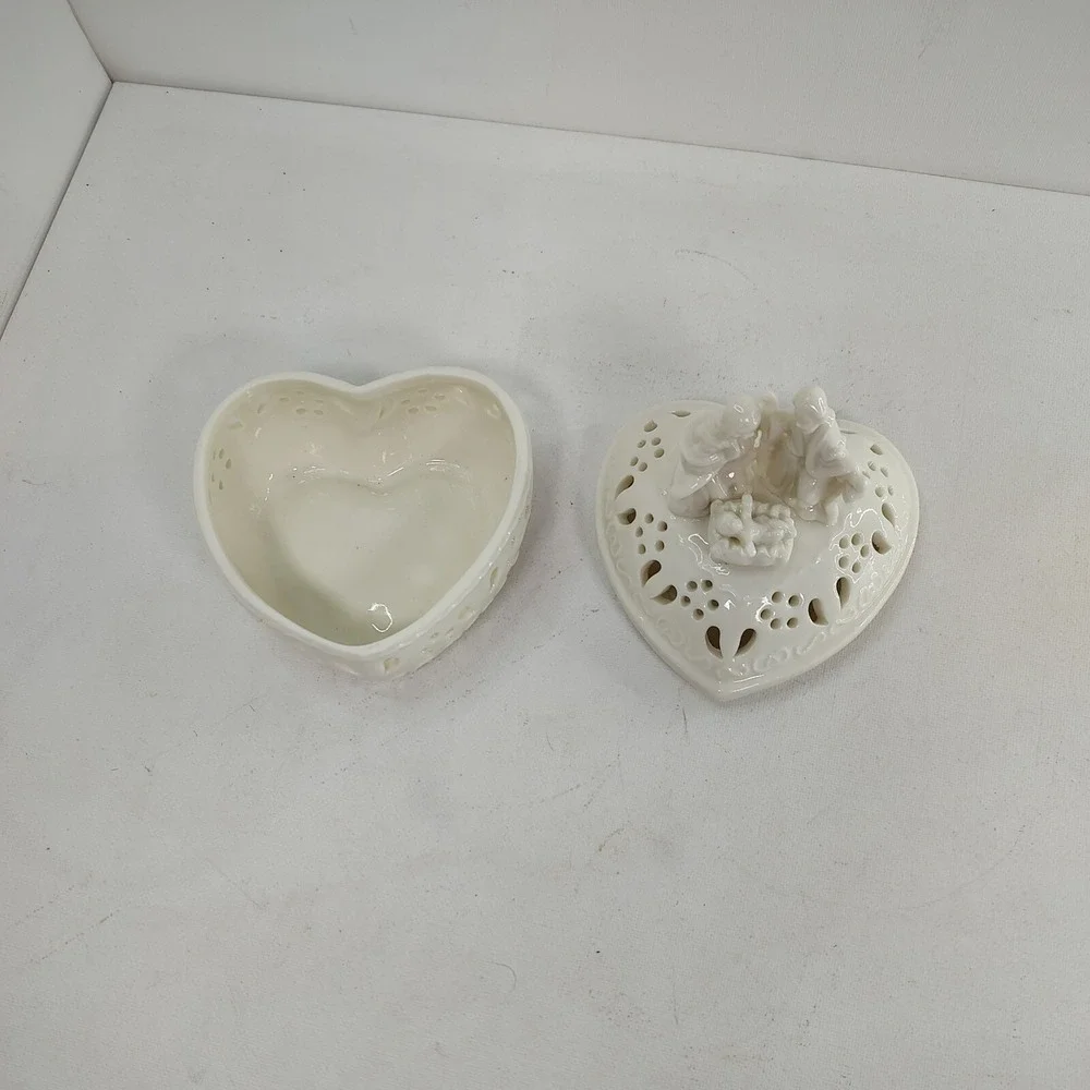 Porcelain Heart Shape Trinket‎ Dresser Box Jesus Mary Joseph